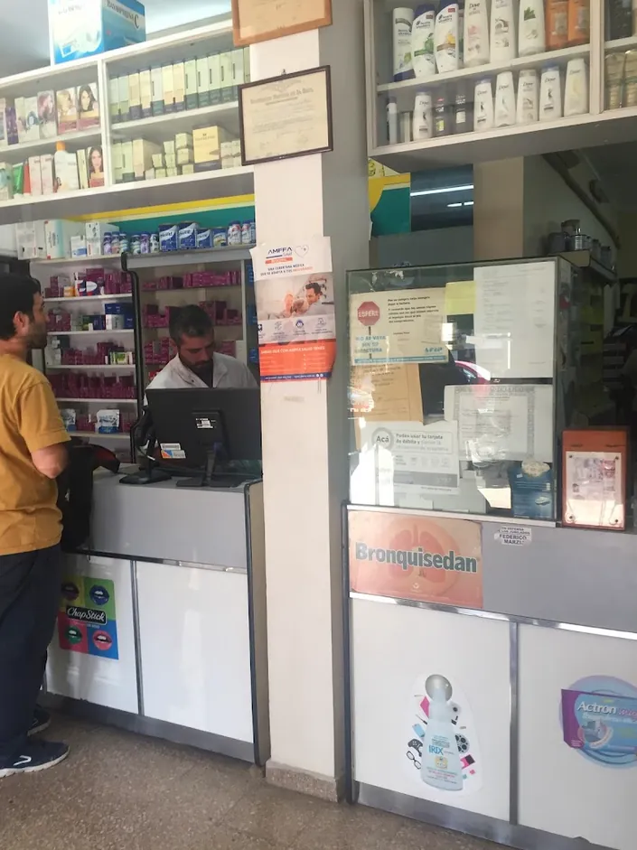 Farmacia y Perfumería Rolla